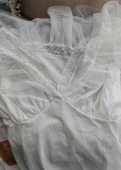 SOLD🤩 Vintage Van Raalte nightgown 50s Hollywood glam - Picture 3 of 14